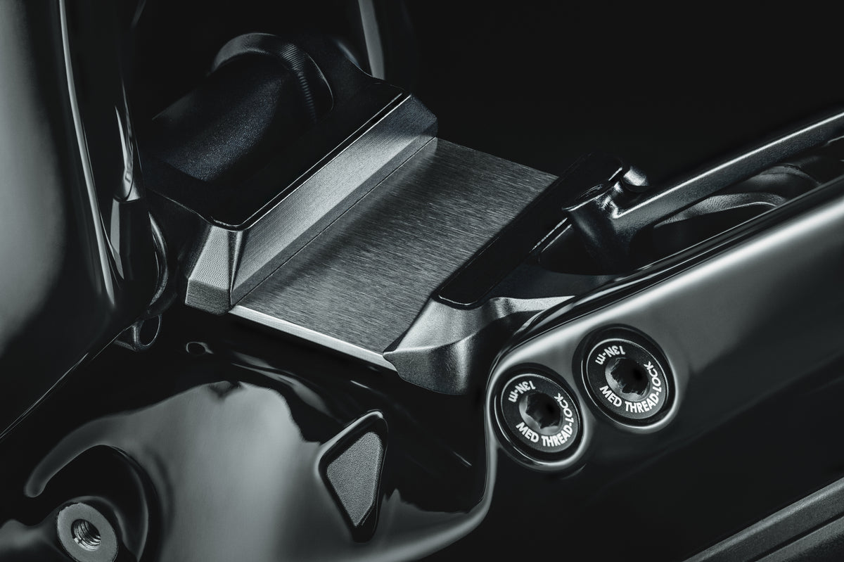 Mayhem 140 in Liquid Black — Machined yoke, leaf spring, and torque-marked pivot bolts