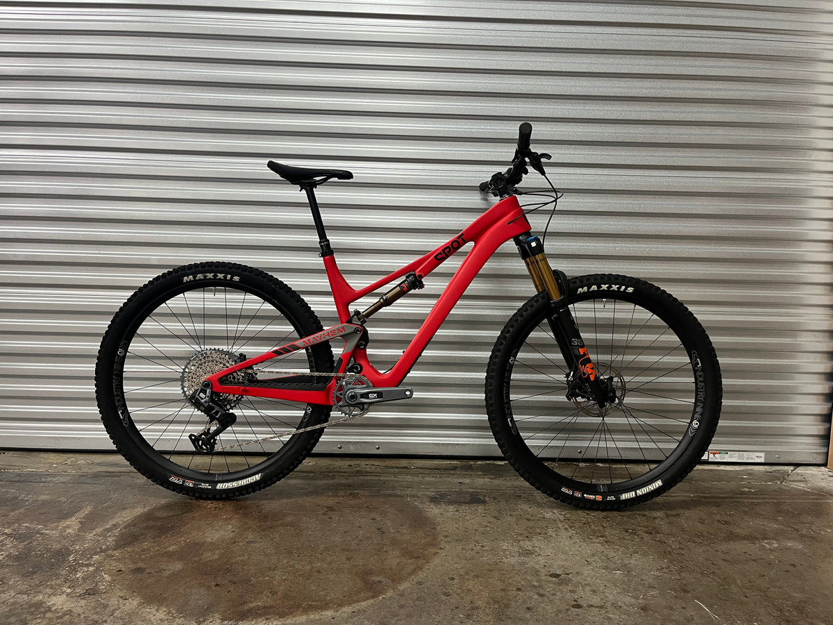 Demo Mayhem 130 Large 5 Star Transmission Matte Hot Tomato