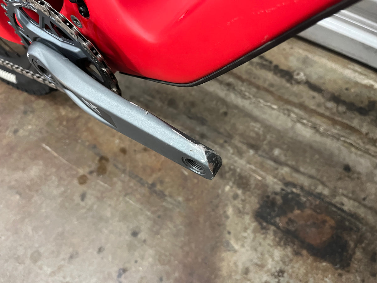 Demo Mayhem 130 Large 5 Star Transmission Matte Hot Tomato