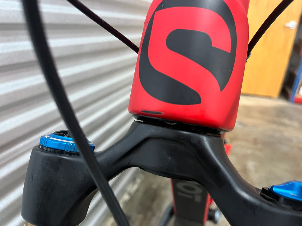 Demo Mayhem 130 Large 5 Star Transmission Matte Hot Tomato