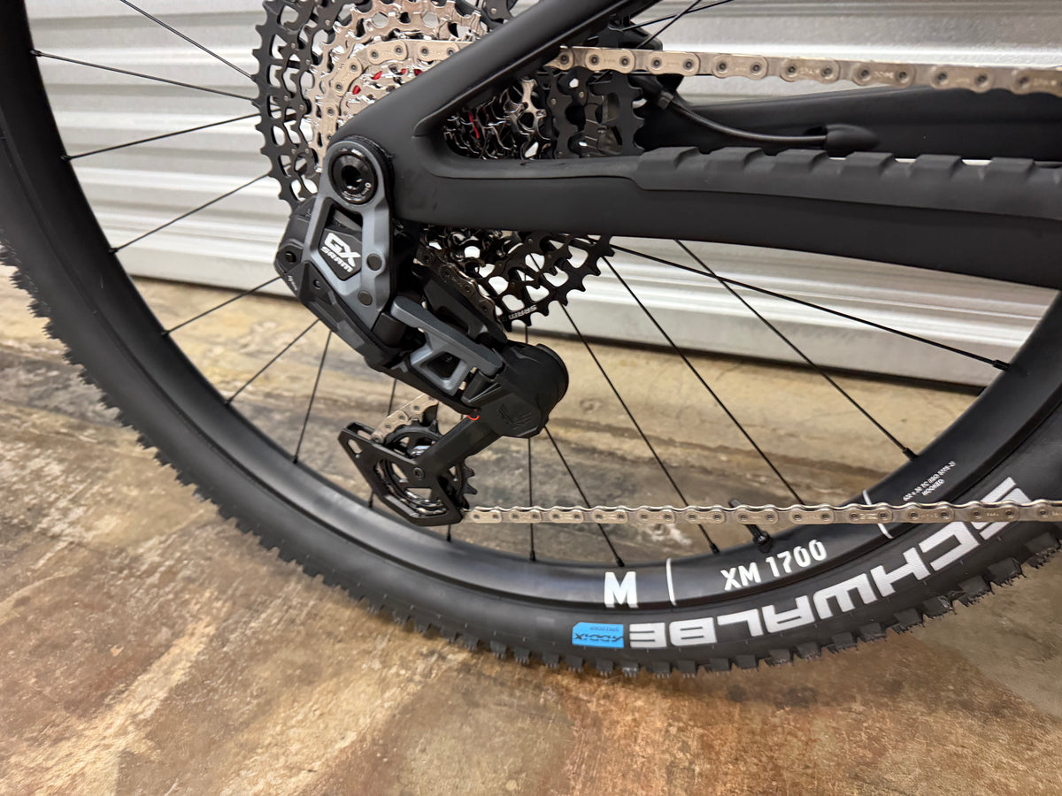 Showroom Ryve 5-Star T-Type w/ Fork Upgrade Large Matte Black