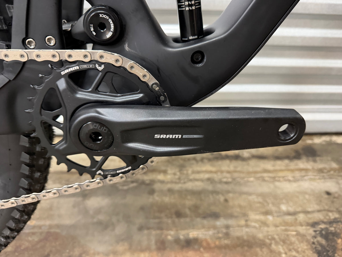 Showroom Ryve 5-Star T-Type w/ Fork Upgrade Large Matte Black