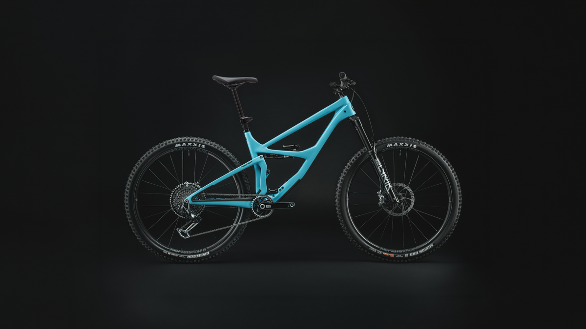 Mayhem 140 in Alpine Blue — Drive-side profile of the complete bike