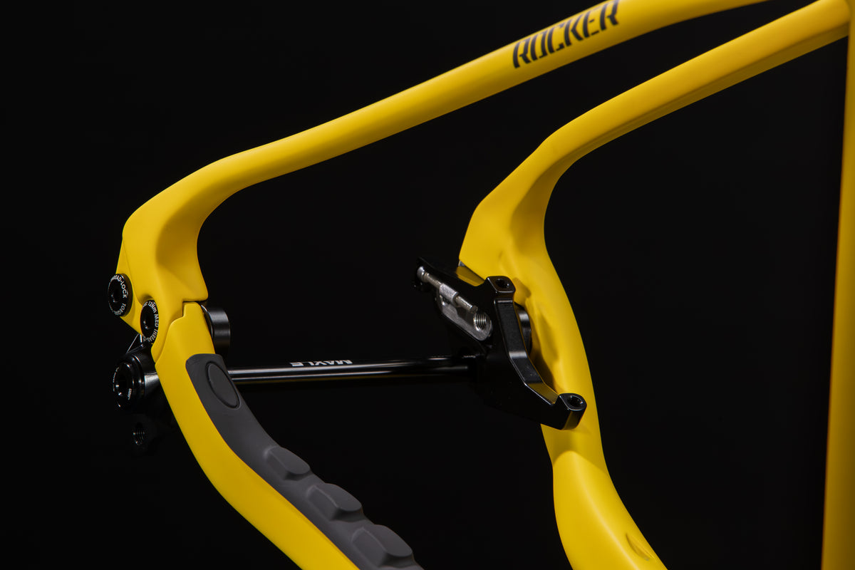 Rocker Gen 3 carbon frame in Aspen Glow, rear dropouts and Maxle thru-axle seen from behind