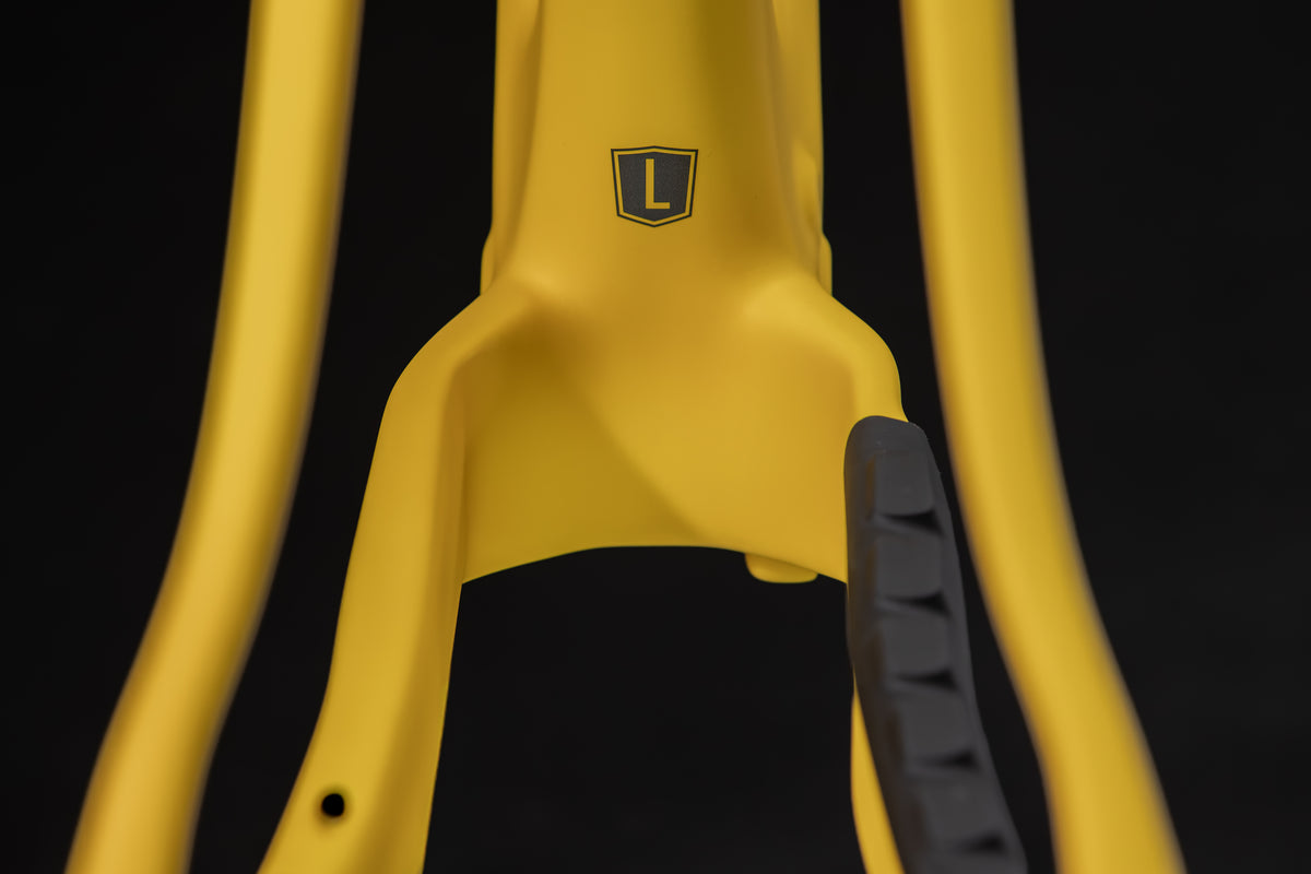 Rocker Carbon Gen 3 in Aspen Glow — Tire clearance at the chainstay yoke behind the bottom bracket