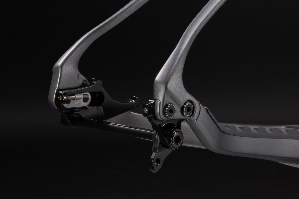 Rocker Carbon Gen 3 in Talus Grey — Geared rear dropout with the UDH derailleur hanger