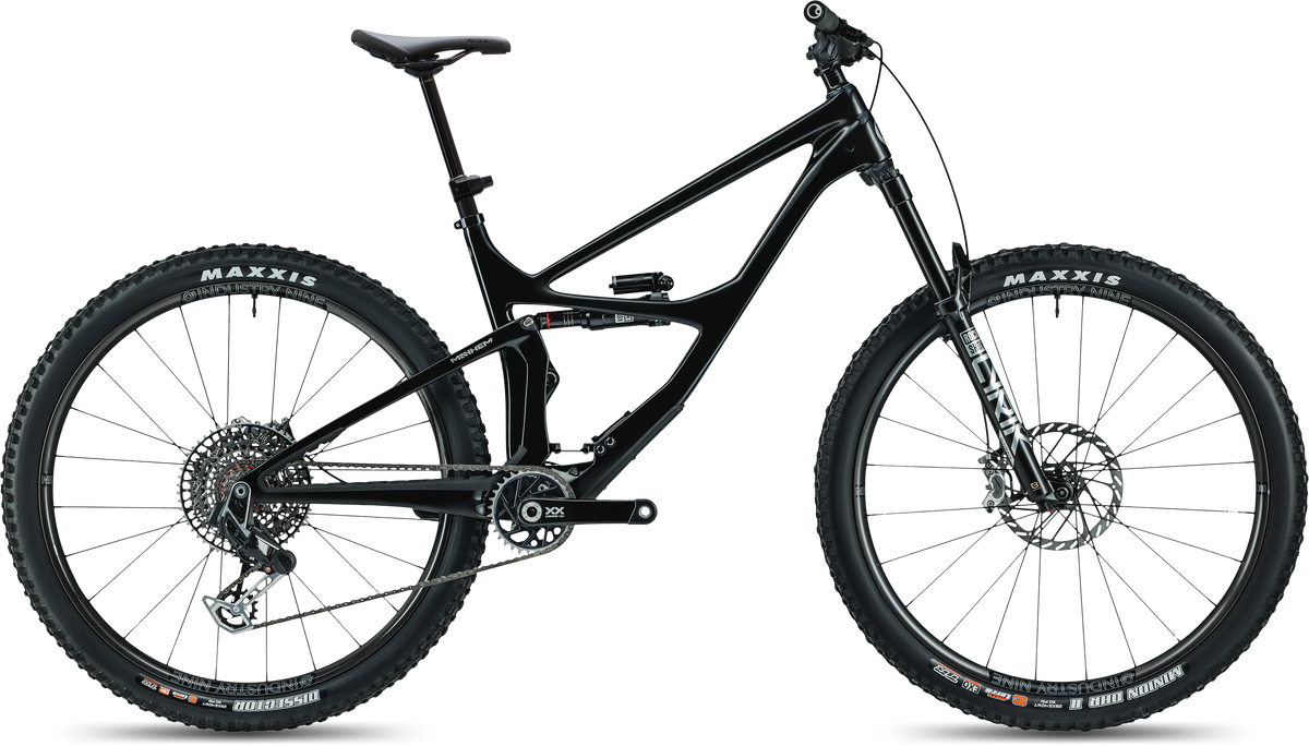 Mayhem 140 in Liquid Black — Drive-side profile of the complete bike