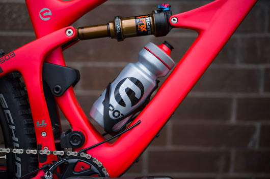 Spot 22 oz. Water Bottle and Enve Carbon Water Bottle Cage Bundle - Spot Bikes